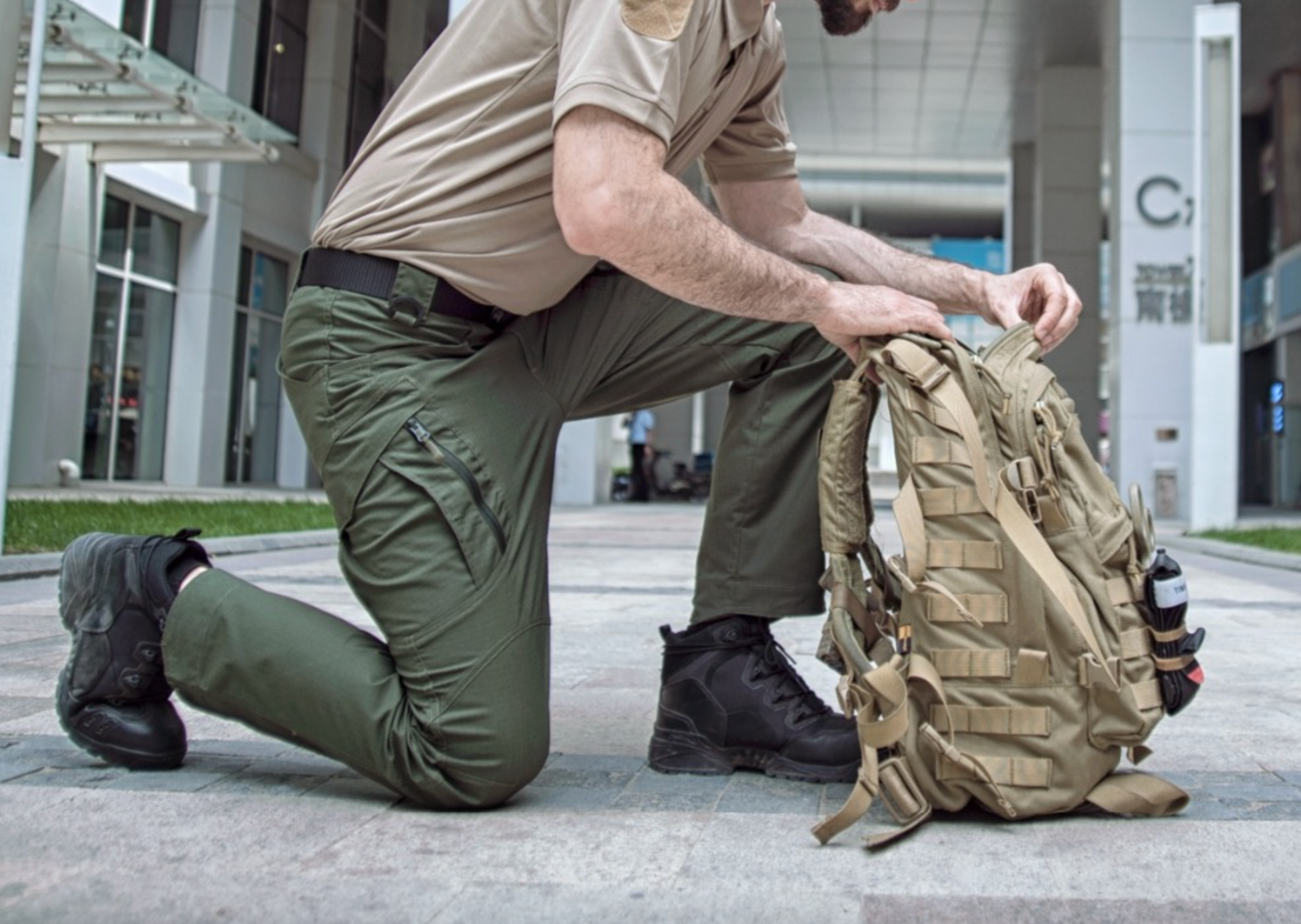 Men’s Indestructible Tactical Pants – Waterproof Survival Trousers for Hiking, Mountain & Outdoor Adventure