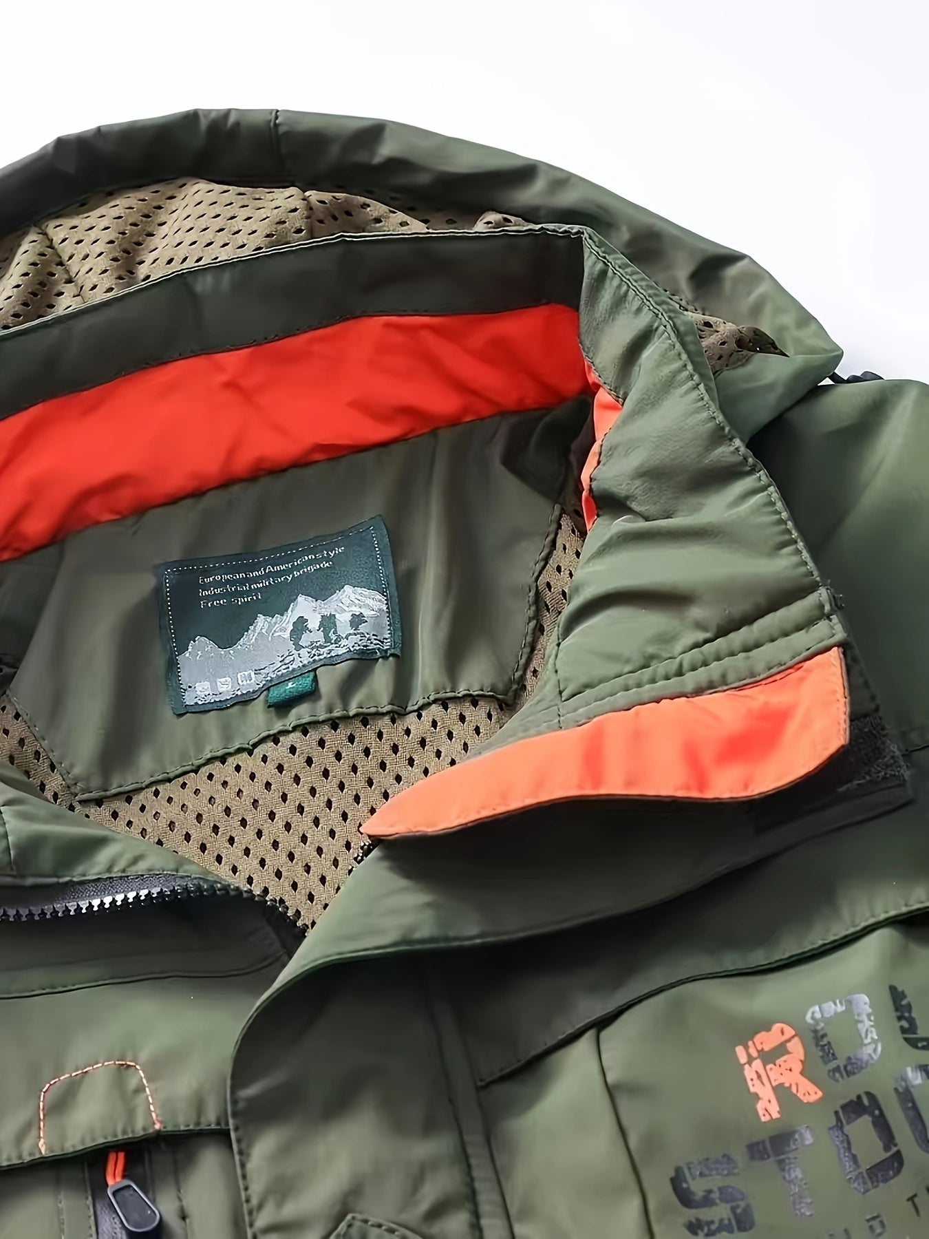 Men’s Outdoor Windbreaker Jacket – Adjustable Hood & Zippered Pockets