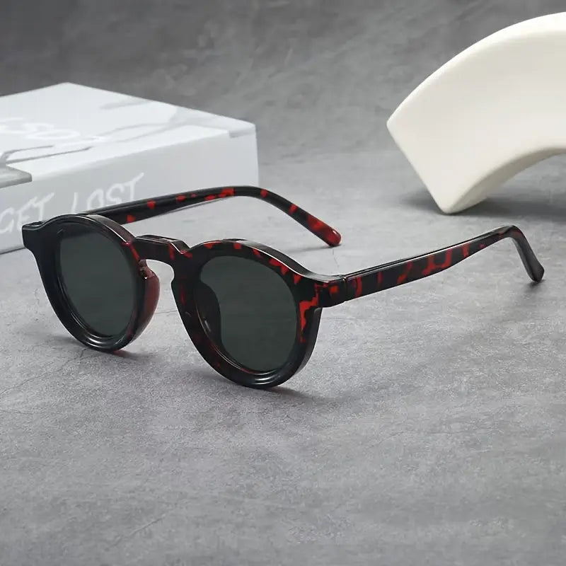 Solorfit | Retro Round Small Frame Fashion Glasses – Unisex Stylish Black PC Frame with Red & White Tortoiseshell Pattern - Solorfit