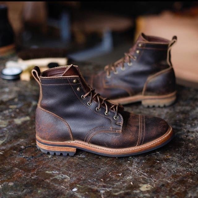 Men’s Leather Look Ankle Boots – Lace-Up Cap Toe Boots with Non-Slip Rubber Sole