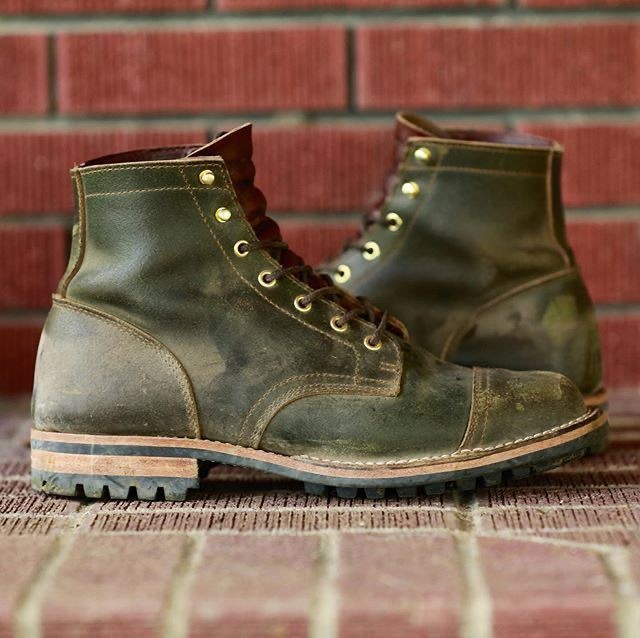 Men’s Leather Look Ankle Boots – Lace-Up Cap Toe Boots with Non-Slip Rubber Sole