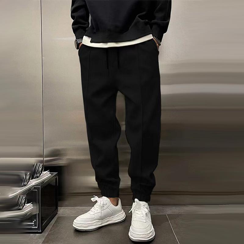 Men's sports pants with drawstring waistband