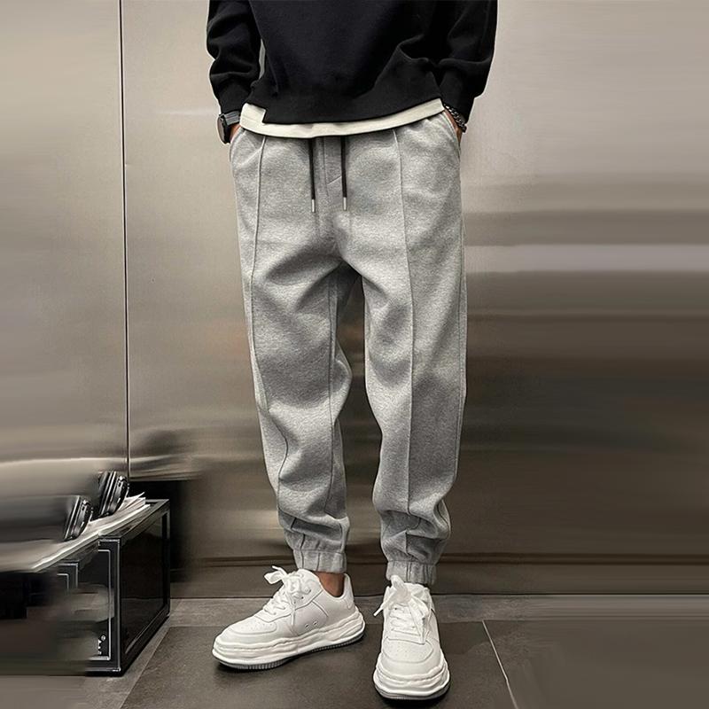 Men's sports pants with drawstring waistband